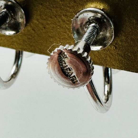 Vintage Crown Trifari Heart Shaped Rhinestone Earrings Screw Back Silver Tone - Picture 7 of 11